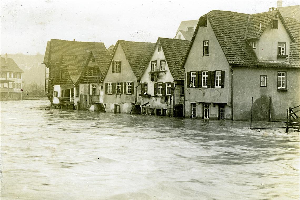 Die Biegel-Häuser beim Hochwasser 1914 mit einem Anstieg von fast zwei Metern.