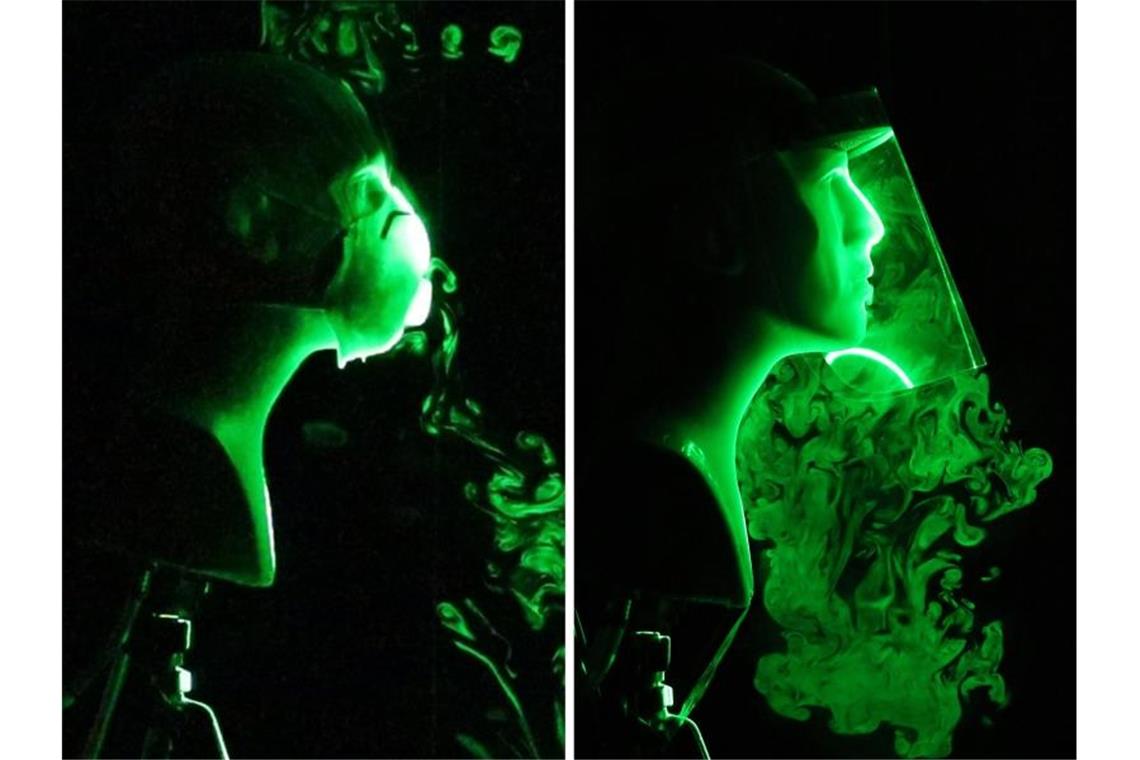Die Bildkombo zeigt einen wissenschaftlichen Versuch, bei dem die Strömung künstlich hergestellter Atem-Tröpfchen beim Tragen einer N-95-Gesichtsmaske mit Ausatemventil (l) und einem Gesichtsschild (r) simuliert wird. Foto: -/Florida Atlantic University's College of Engineering and Computer Science/dpa