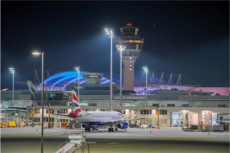 Die bisher bekannten Auswirkungen auf den Stuttgarter Flughafen und die Hintergründe des Warnstreiks bei der Lufthansa 2026 im Überblick.