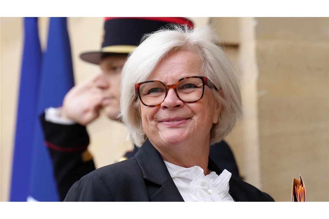Schwerer Start für Regierung in Paris - Misstrauensanträge Die bisherige Arbeitsministerin Vautrin übernimmt die Leitung des Verteidigungsministeriums.