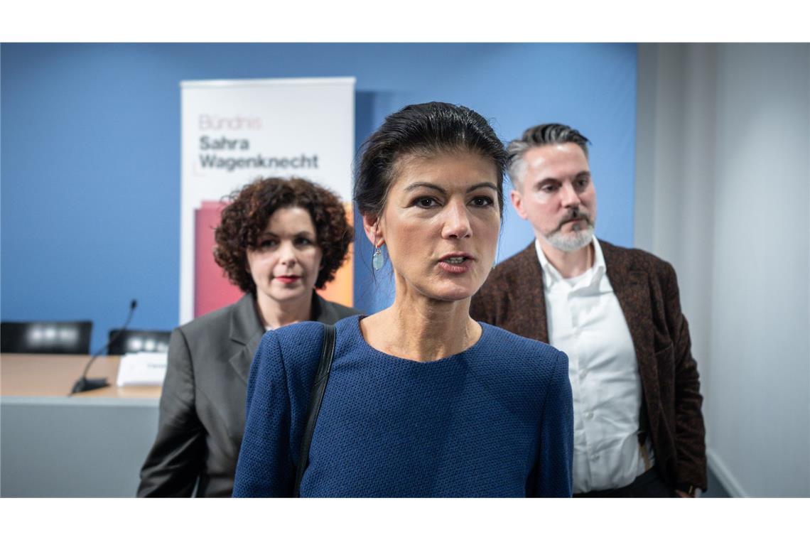 Die bisherige Co-Vorsitzende Amira Mohamed Ali, Sahra Wagenknecht und Fabio De Masi (von links).