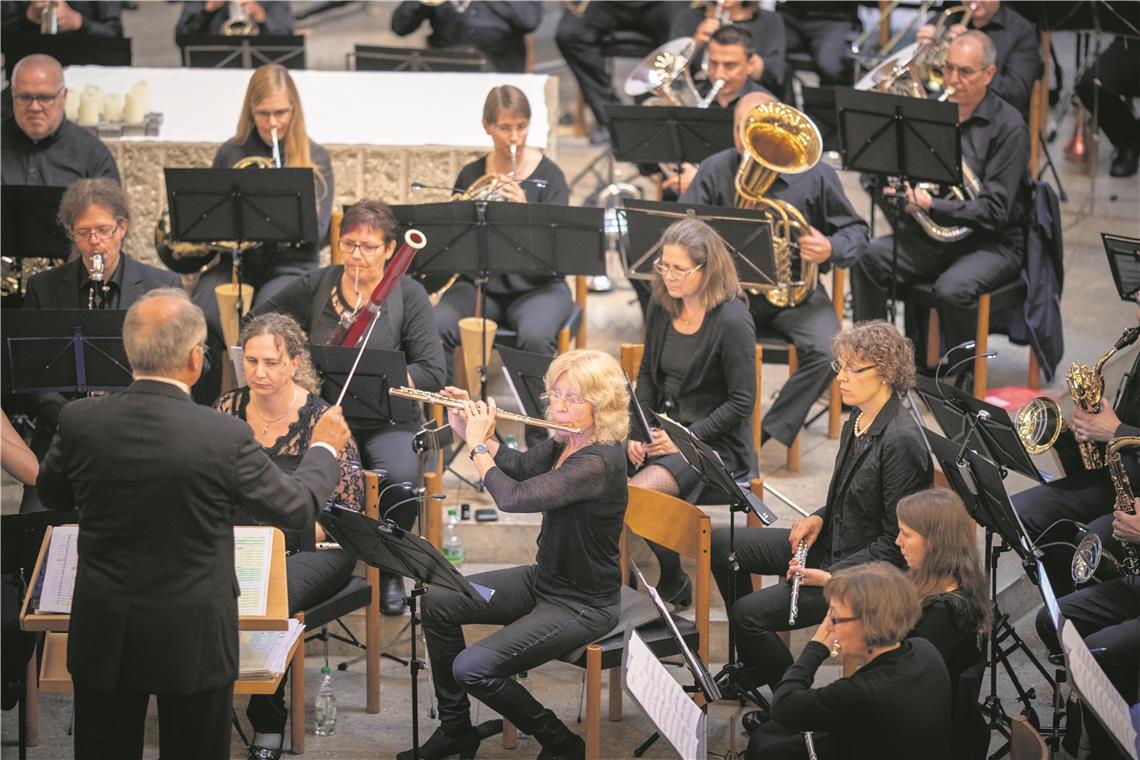 Die Bläserphilharmonie Rems-Murr beim Konzert in der Kirche St. Maria in Murrhardt. Foto: A. Becher