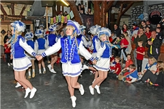 Die blaue Garde präsentiert einen neu einstudierten Gardetanz. Foto: Tobias Sellmaier