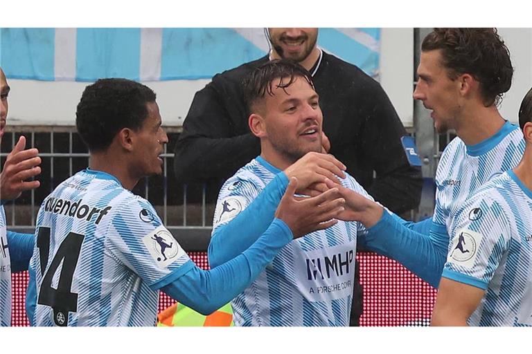 Die Blauen feiern am Ende einen 3:1-Heimsieg gegen Steinbach Haiger.