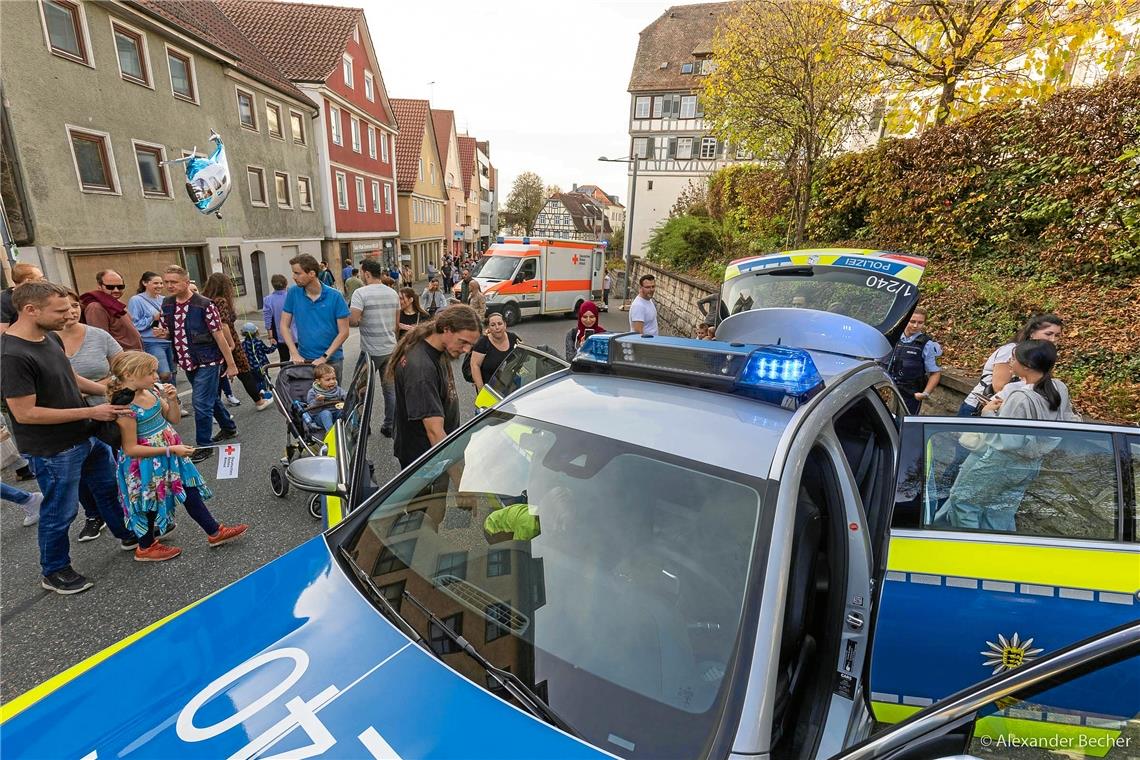 Die Blaulichtmeile war dieses Mal in der Stuttgarter Straße zu finden.