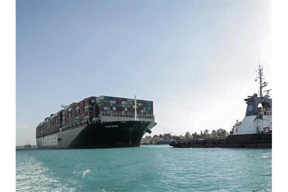 Die Blockade des Suezkanals durch den Containerfrachter „Ever Given“ hat die ohnehin schon stark strapazierte Lieferkette noch mehr belastet. Foto: -/Suez Canal Authority/dpa