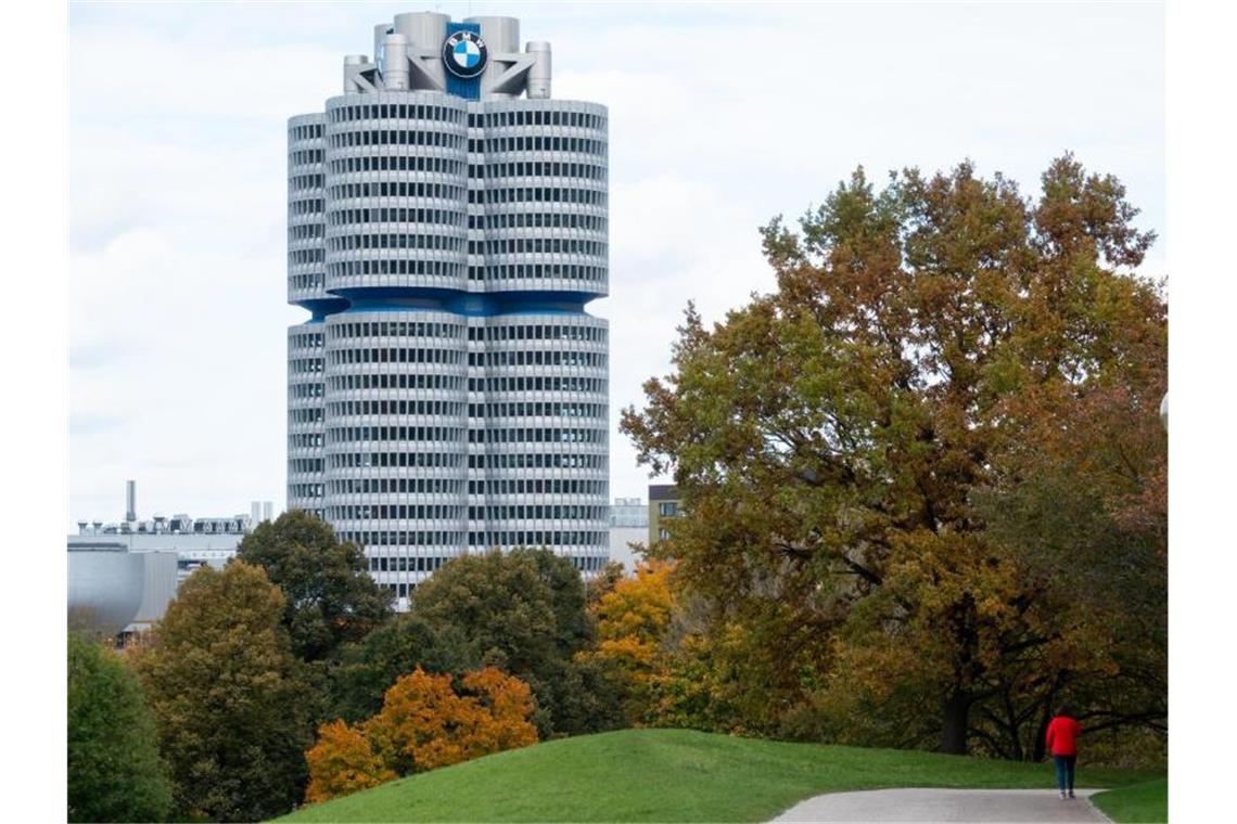 Die BMW-Zentrale in München. Foto: Daniel Josling/dpa