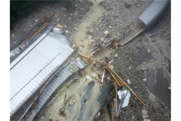 Die Bob- und Rodelbahn Königssee ist durch das schwere Unwetter völlig zerstört worden. Foto: Peter Kneffel/dpa