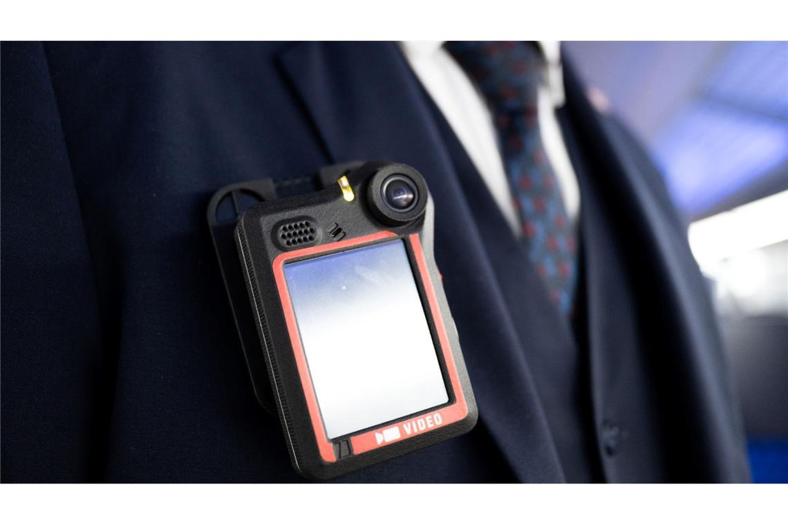 Die Bodycams der Bahn-Beschäftigten zeichnen nur Bildmaterial auf. Die Bahn hofft, dass die gesetzlichen Voraussetzungen auch für eine Tonaufzeichnung geschaffen werden.