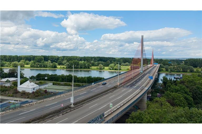 Die Bonner Rheinbrücke wurde Anfang Juni komplett für den Verkehr gesperrt. (Archivbild)