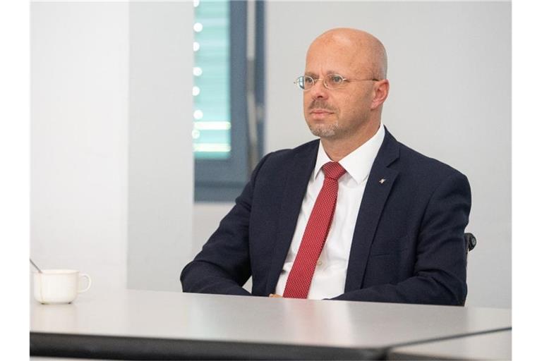Die brandenburgische AfD-Landtagsfraktion berät über die politische Zukunft von Andreas Kalbitz. Foto: Sebastian Gollnow/dpa/Archivbild