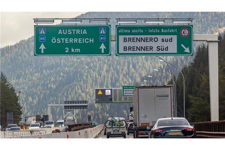 Die Brennerautobahn führt von   Innsbruck in Österreich über den gleichnamigen Pass nach Modena in Italien.
