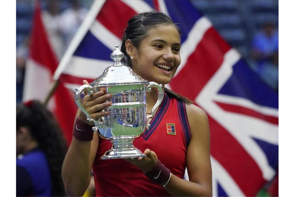 Raducanus Tennis-Märchen bei den US Open: „Liebe das Leben“ Die Britin holte als erste Qualifikantin den Titel bei einem Major-Turnier. Foto: Elise Amendola/AP/dpa
