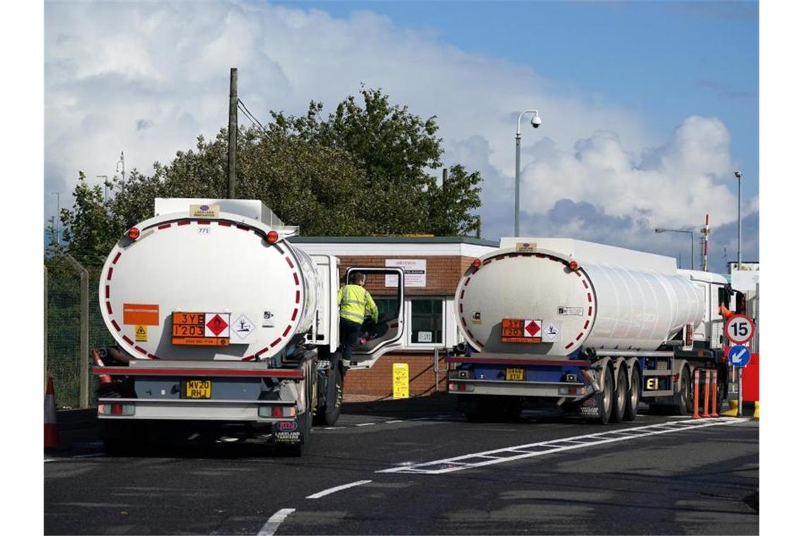 Kraftstoffmangel: Britische Armee in Bereitschaft Die britische Regierung will den Mangel an LKW-Fahrern beenden. Foto: Andrew Milligan/PA Wire/dpa