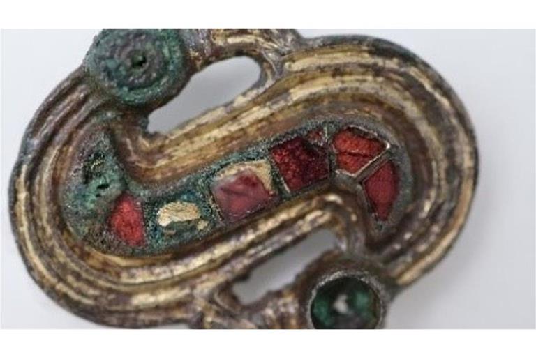 Die Brosche war eine Grabbeigabe der sogenannten „bajuwarischen Prinzessin“.