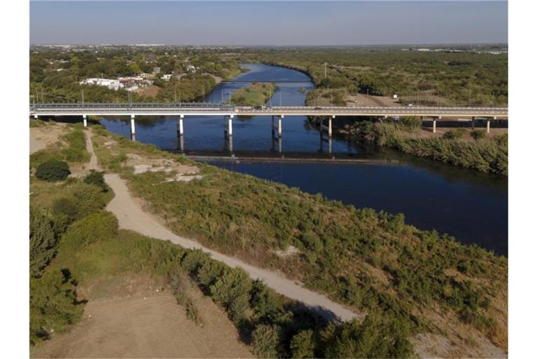 Die Brücke, die die Städte Del Rio in den USA und Ciudad Acuna in Mexiko, verbindet. Foto: Nick Wagner/XinHua/dpa