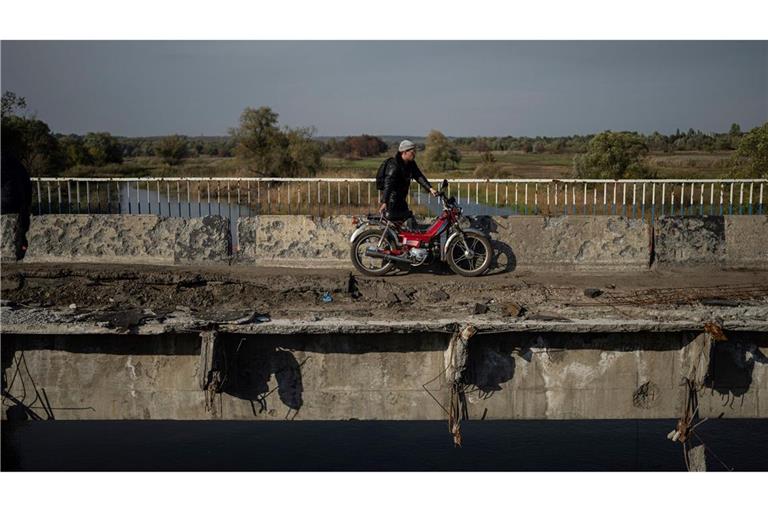 Die Brücken über den Fluss Oskil bei Kupjansk sind nach dreieinhalb Jahren Krieg weitgehend zerstört. (Archivbild)