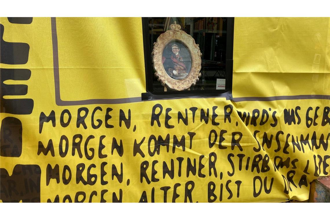 Die Buchhandlung widmet ein Schaufenster dem Minister.