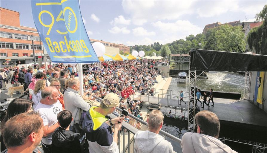 Die Bühne in der Murr ist ein Schwerpunkt des Murr-Spektakels und wird immer prächtig angenommen. Der aufwendige Aufbau lohnt sich aber nur, wenn das Fest über mehrere Tage geht. Das aber überfordert oft die personellen Möglichkeiten der Vereine. Archivfoto: A. Becher