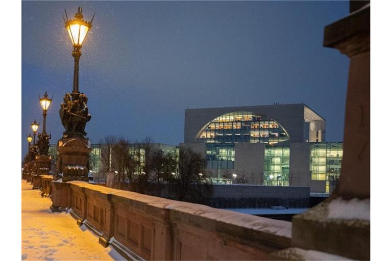 Die Bund-Länder-Runde berät über die weiteren Corona-Maßnahmen. Angela Merkel wird sich wohl aus dem Bundeskanzleramt dazu schalten. Foto: Gregor Bauernfeind/dpa