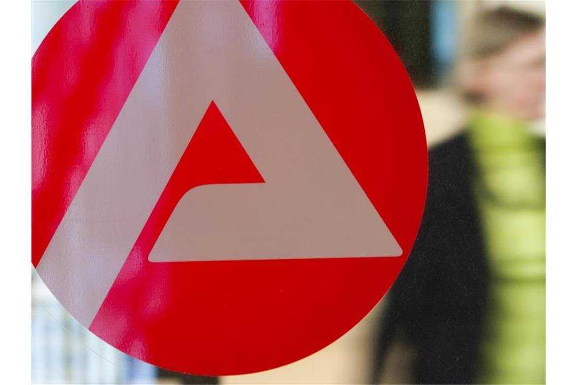 Arbeitsmarktexperten blicken optimistisch aufs neue Jahr Die Bundesagentur für Arbeit gibt am Freitag die Zahl der Arbeitslosen für Dezember bekannt. Foto: Uwe Anspach/dpa