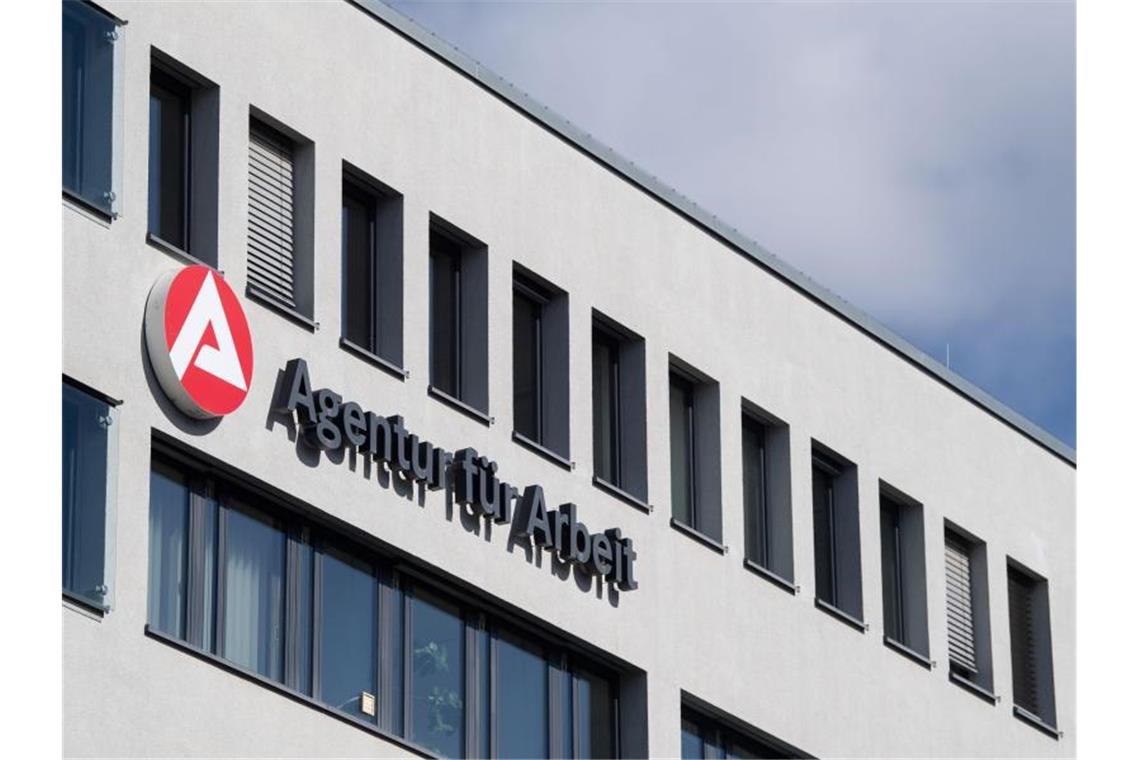 Die Bundesagentur für Arbeit gibt ihre Statistik für den April bekannt. Foto: Marijan Murat/dpa
