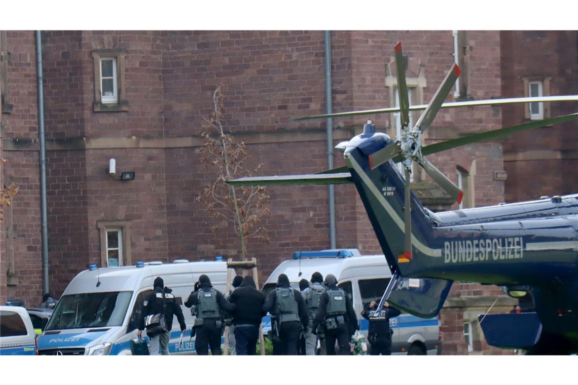 Anklage gegen „Sächsische Separatisten“ Die Bundesanwaltschaft hatte acht mutmaßliche Rechtsterroristen in Sachsen und Polen festnehmen lassen (Symbolbild).