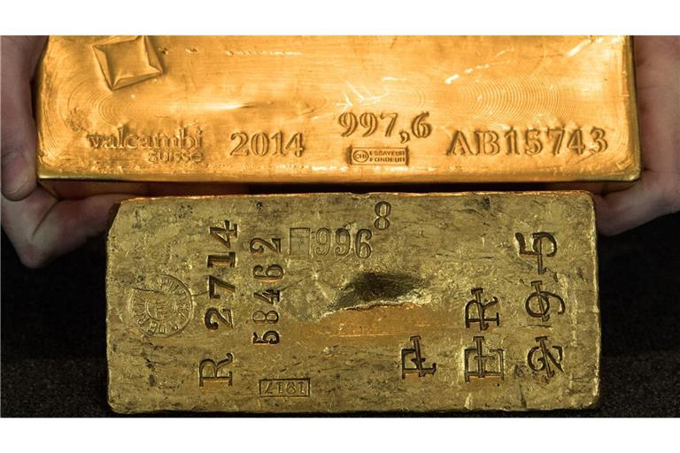 Die Bundesbank präsentiert Goldbarren, die sie aus dem Ausland in eigene Tresore nach Frankfurt geholt hat. (Archivbild)