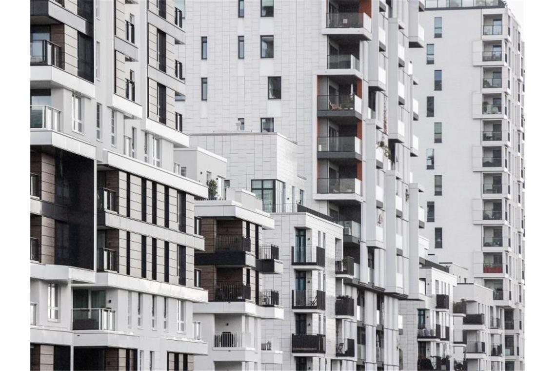 Die Bundesbank warnt schon seit Jahren vor Überbewertungen am Immobilienmarkt. Die starken Preissteigerungen in Deutschland und anderen europäischen Länder alarmierten zuletzt auch den EU-Risikorat ESRB. Foto: Marcel Kusch/dpa