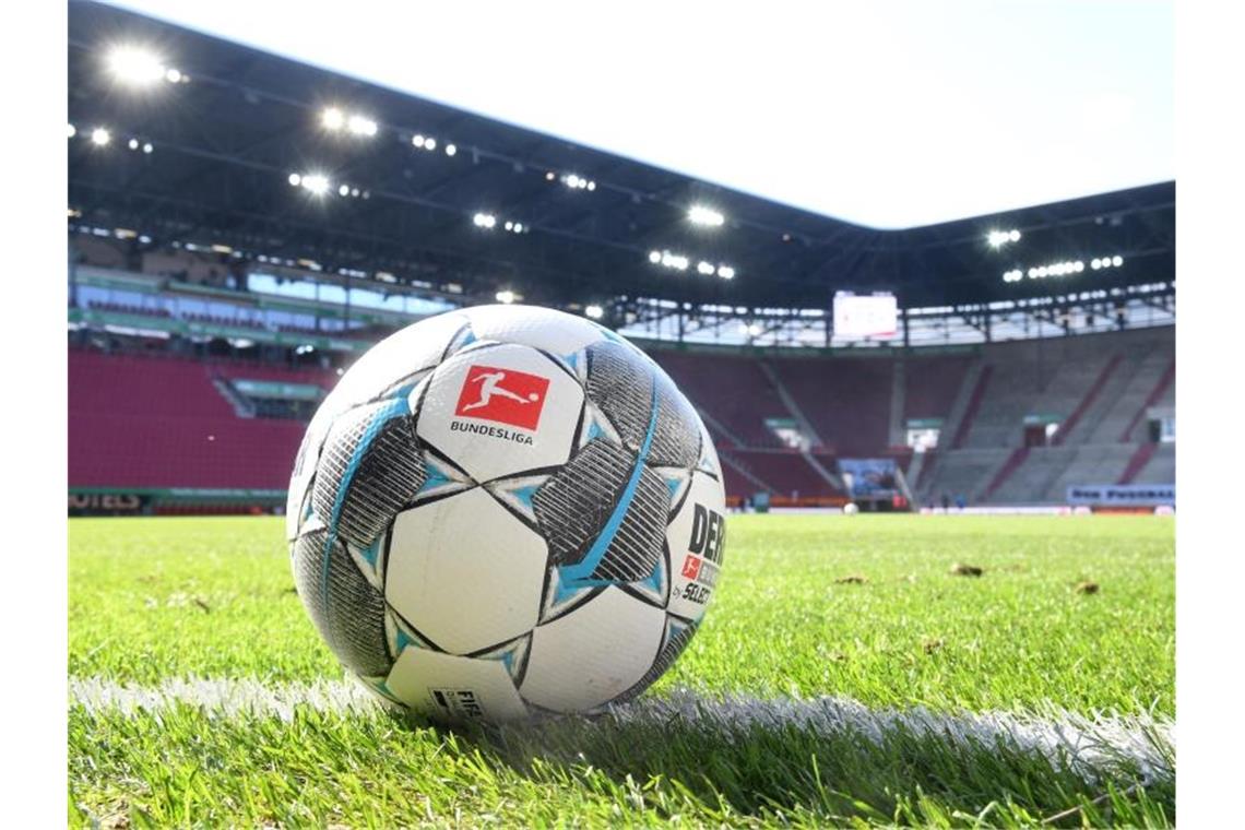 Die Bundesligaspiele werden vor weitgehend leeren Zuschauerrängen stattfinden. Foto: Tobias Hase/dpa - Pool/dpa