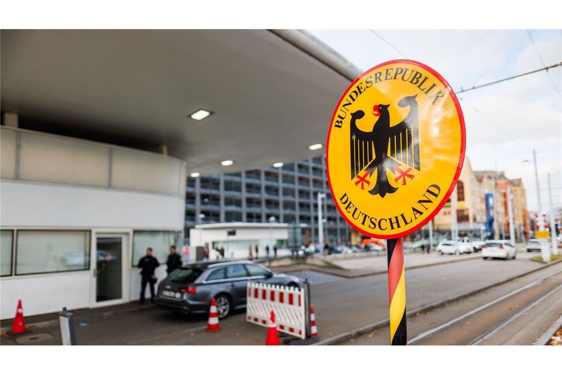 Schweiz pocht bei Migration auf Einhaltung europäischen Rechts Die Bundespolizei hat bei verschärften Kontrollen von September und bis März rund 4.500 unerlaubte Einreisen an der deutsch-Schweizer Grenze festgestellt.
