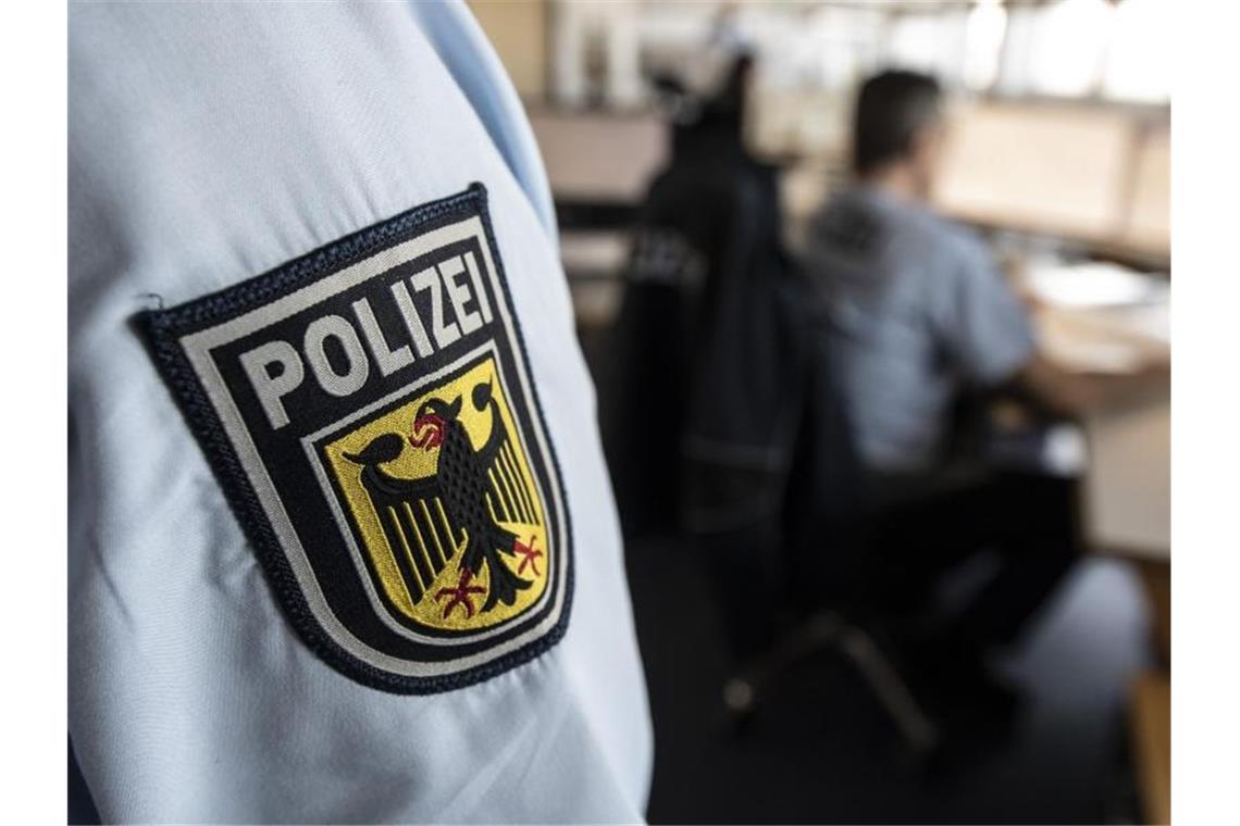 Die Bundespolizei hat zwei ehemalige Bundeswehrsoldaten festgenommen, die unter dem Vedacht stehen, den Aufbau einer Söldnertruppe geplant zu haben. Foto: Boris Roessler/dpa/Symbolbild