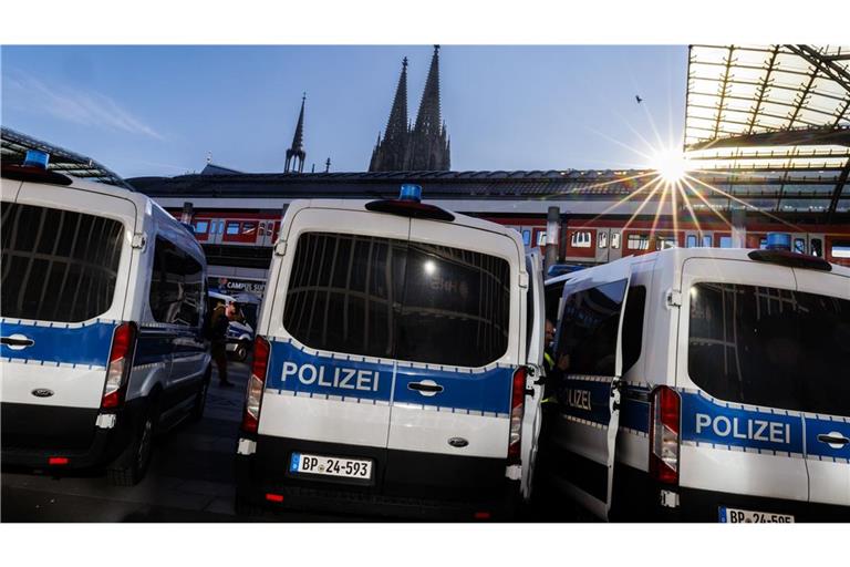 Die Bundespolizei setzte Pfefferspray und Schlagstöcke ein.