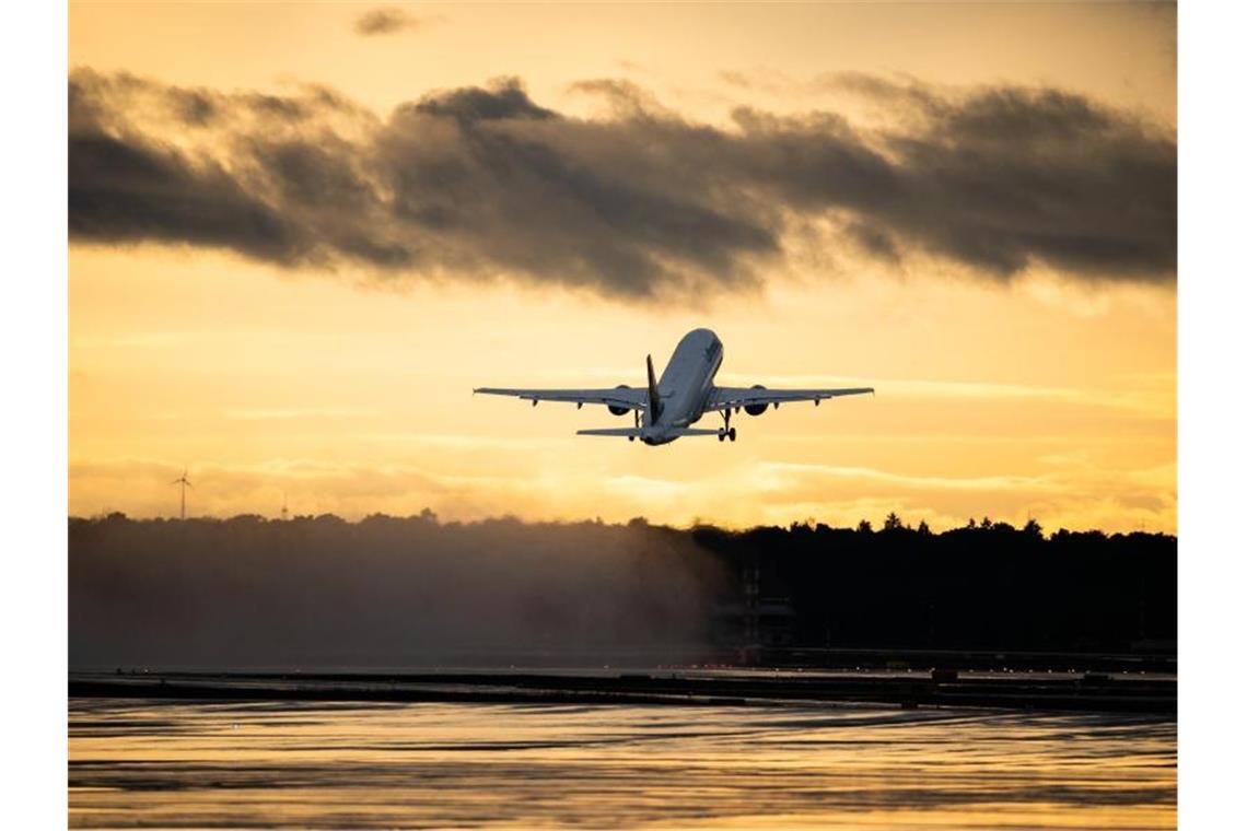 Die Bundesregierung hat die Reisewarnung für Touristen wegen der Corona-Pandemie für mehr als 160 Länder außerhalb der Europäischen Union bis zum 14. September 2020 verlängert. Foto: Andreas Arnold/dpa