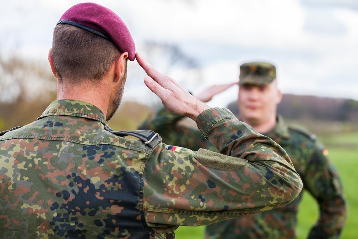Die Bundesregierung möchte mehr junge Menschen als Soldaten ausbilden. Symbolfoto: Adobe Stock/Joerg Huettenhoels