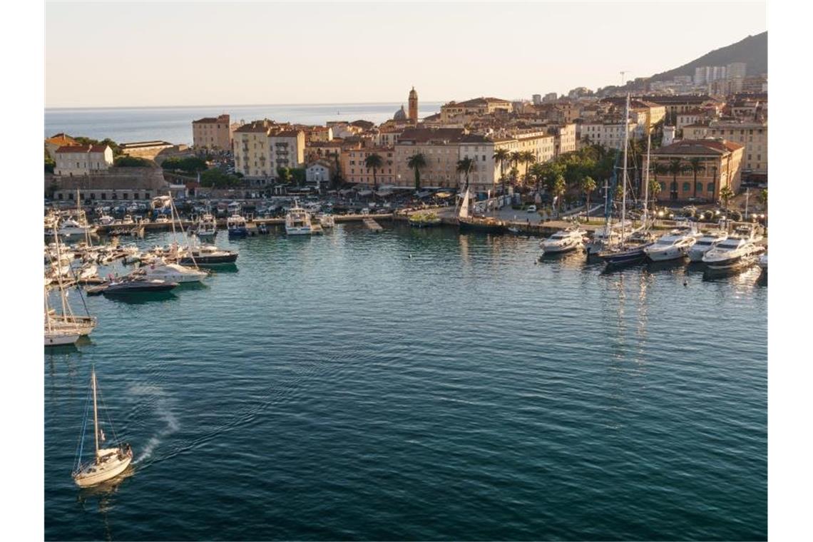 Die Bundesregierung streicht die bei Urlaubern beliebte Insel Korsika ab Sonntag von der Liste der Corona-Hochrisikogebiete. Foto: Philipp Laage/dpa-tmn/dpa