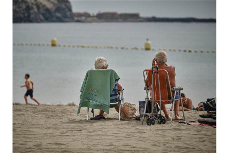 Die Bundesregierung stuft die bei deutschen Urlaubern sehr beliebten Kanarischen Inseln - hier Teneriffa - wieder als Corona-Risikogebiet ein. Foto: Andrés Gutiérrez/dpa