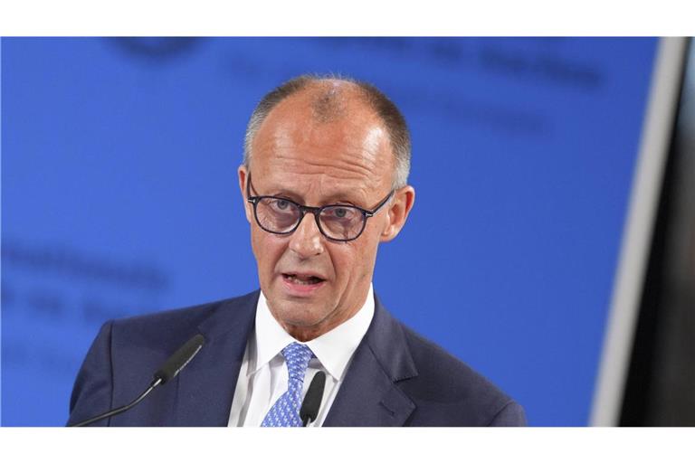 Die Bundesregierung um Friedrich Merz hat neue Maßnahmen für einfachere Abschiebungen beschlossen (Symbolbild).