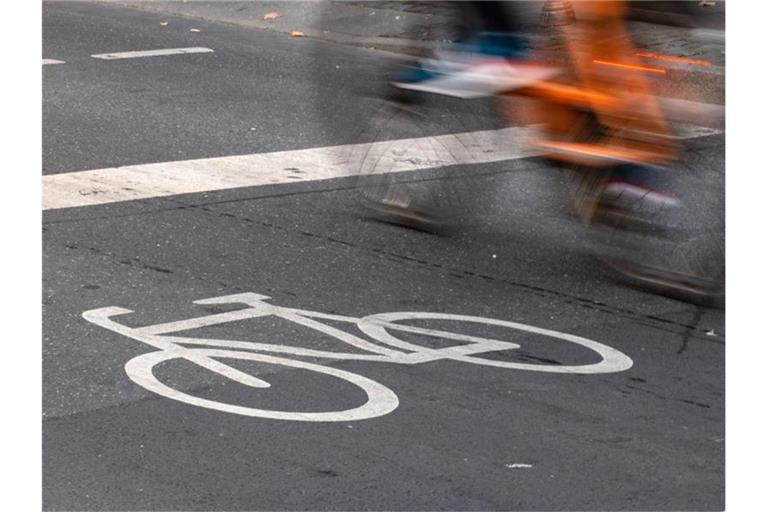 Die Bundesregierung will den Ausbau von Radwegen massiv fördern. Foto: Lennart Stock/dpa