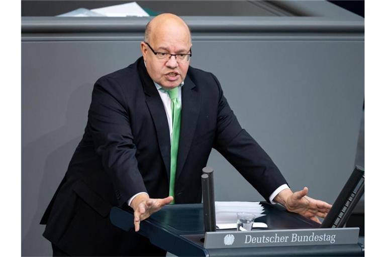 Die Bundesregierung will nach Pfingsten ein Konjunkturprogramm beschließen, damit die Wirtschaft nach der Corona-Krise wieder in Gang kommt. Wirtschaftsminister Altmaier deutet unter anderem eine Entlastung der Strompreise an. Foto: Bernd von Jutrczenka/dpa