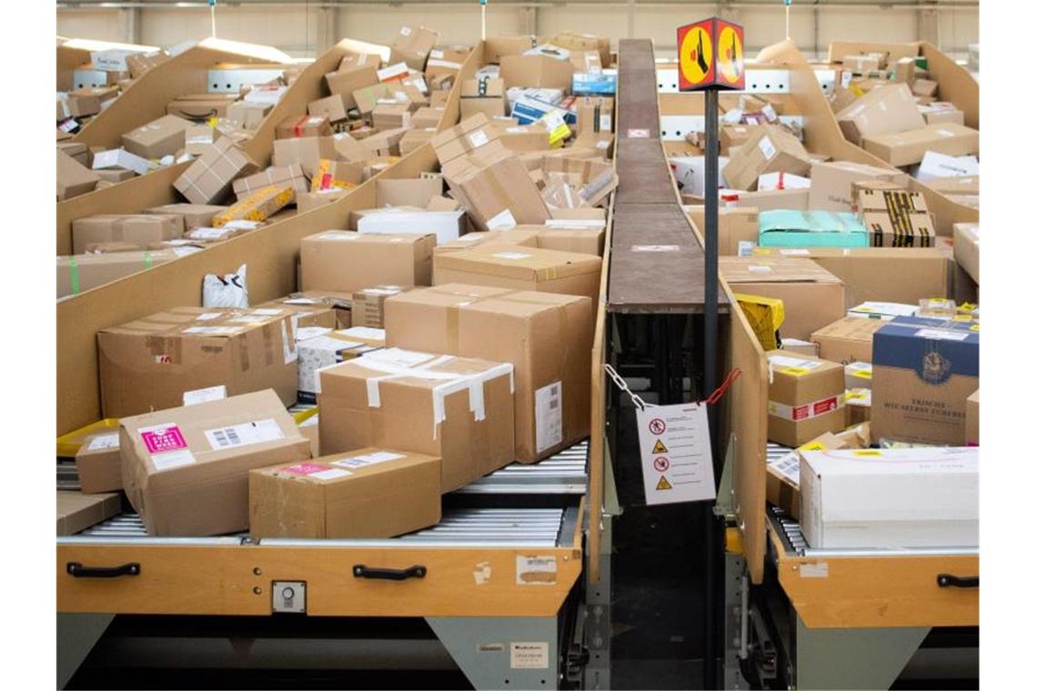 Die Bundesregierung will Paketdienstleister stärker in die Pflicht nehmen. Foto: Tom Weller/dpa