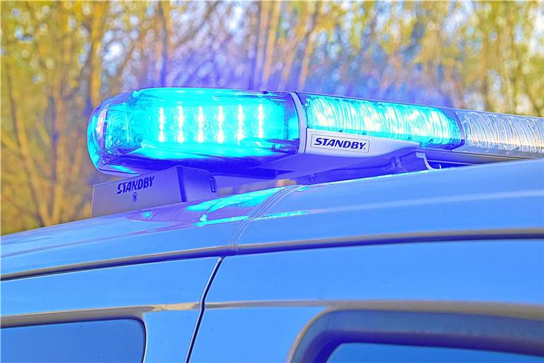 Die Bundesstraße musste kurzfristig gesperrt werden. Symbolfoto: Tobias Sellmaier
