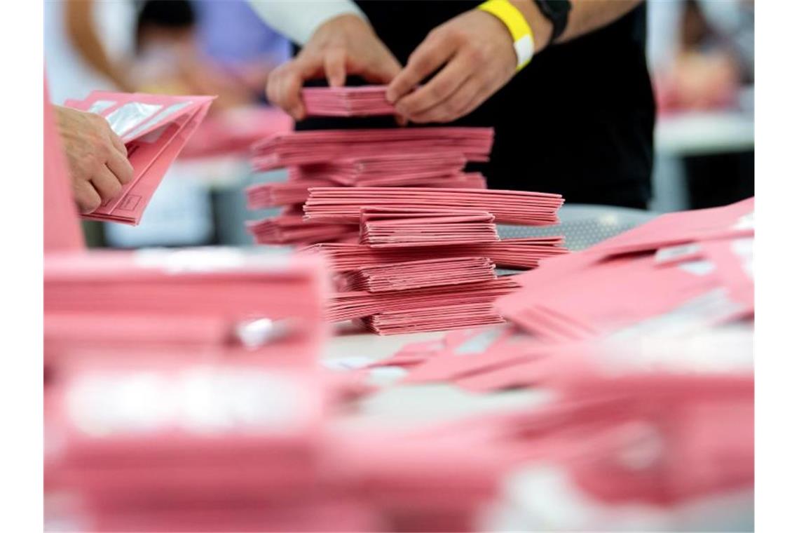 SPD gewinnt Bundestagswahl vor Union Die Bundeswahlleitung geht von mindestens 40 Prozent Briefwahlstimmen aus. Foto: Sven Hoppe/dpa