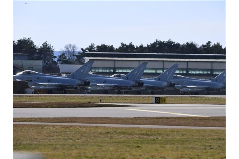Die Bundeswehr bereitet als Reaktion auf die wachsenden Spannungen eine Verlegung weiterer Eurofighter zum Schutz der Nato-Südostflanke nach Rumänien vor. Foto: Felix Hörhager/dpa