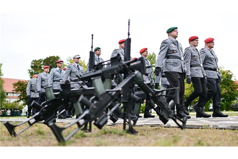 Die Bundeswehr soll attraktiver werden für junge Leute, denn der Bedarf ist aus Sicht der Regierung groß. (Archivbild)