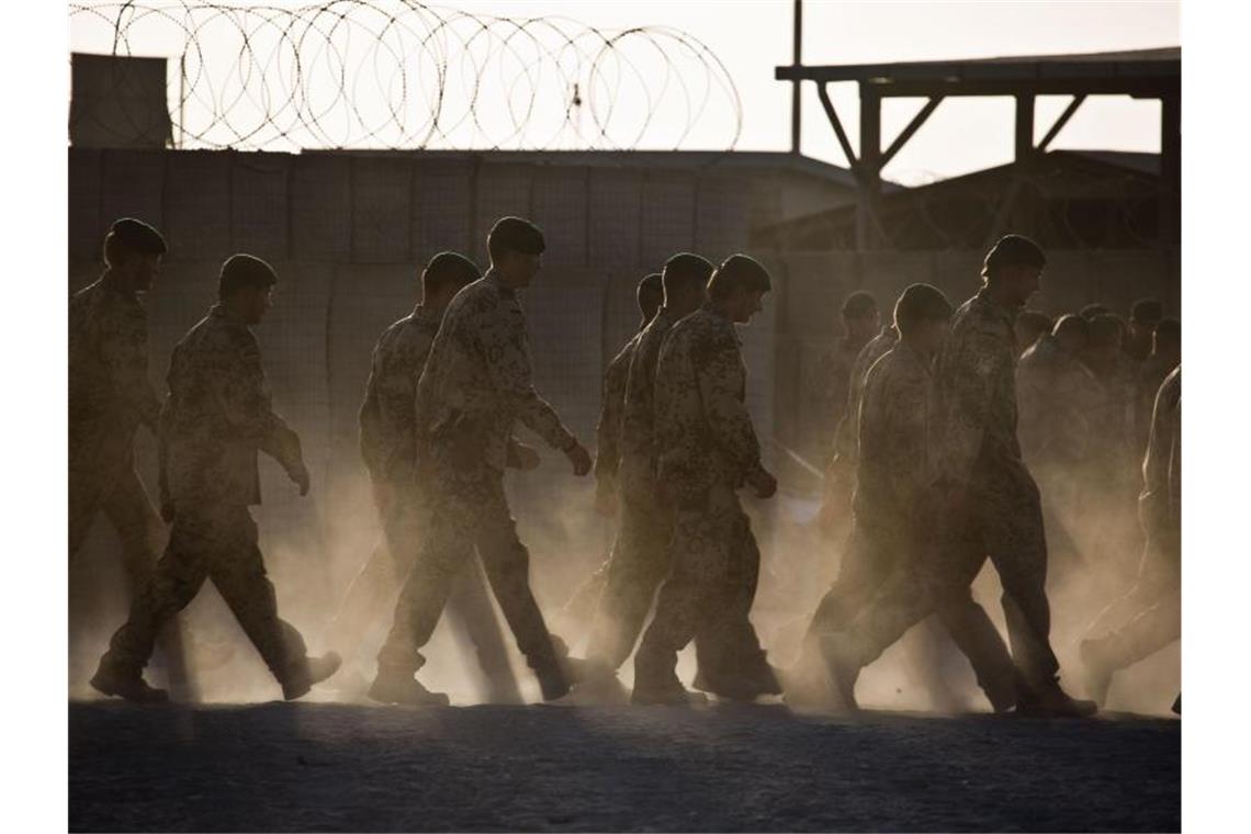 Bundeswehr stellt Weichen für Eilabzug aus Afghanistan Die Bundeswehr stellt sich in Absprache mit den Nato-Verbündeten auf einen deutlich schnelleren Abzug aus Afghanistan ein. Foto: Michael Kappeler/dpa