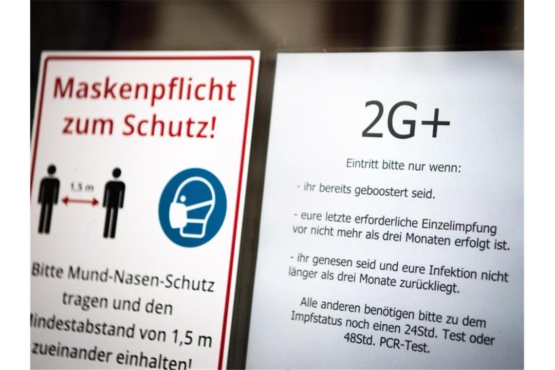 RKI: Über 200.000 Corona-Neuinfektionen Die bundesweite Sieben-Tage-Inzidenz ist erneut gesunken. Foto: Sina Schuldt/dpa