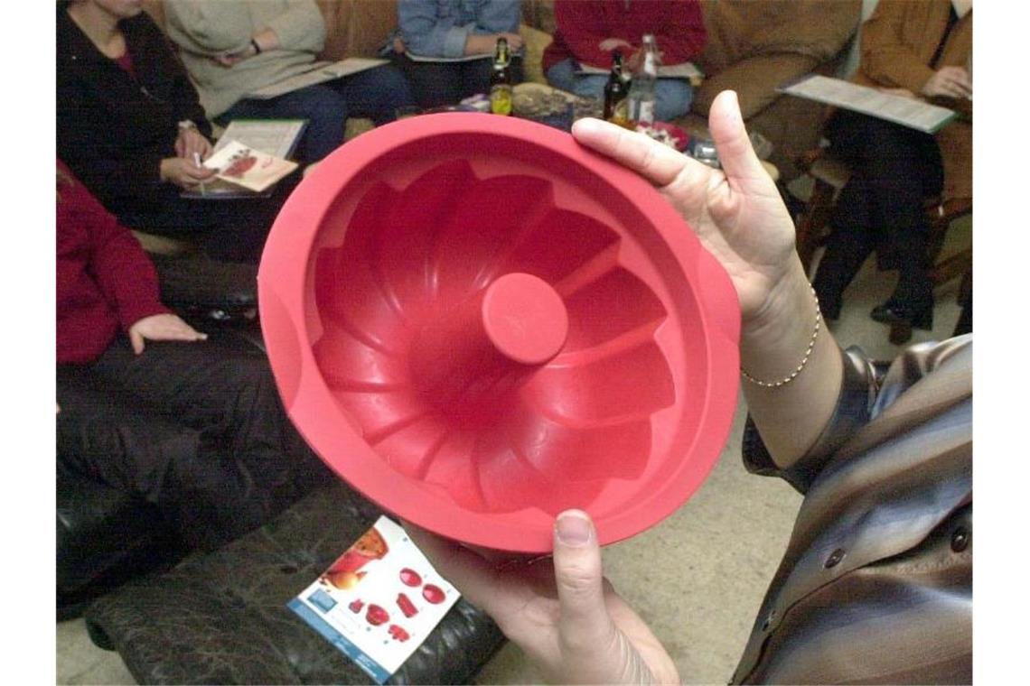 Kriselnde Kultfirma: Die Tupperware-Party ist zu Ende Die bunten Schüsseln und Boxen von Tupperware haben Haushalte fast rund um den Globus geprägt. Foto: Bernd Thissen/dpa