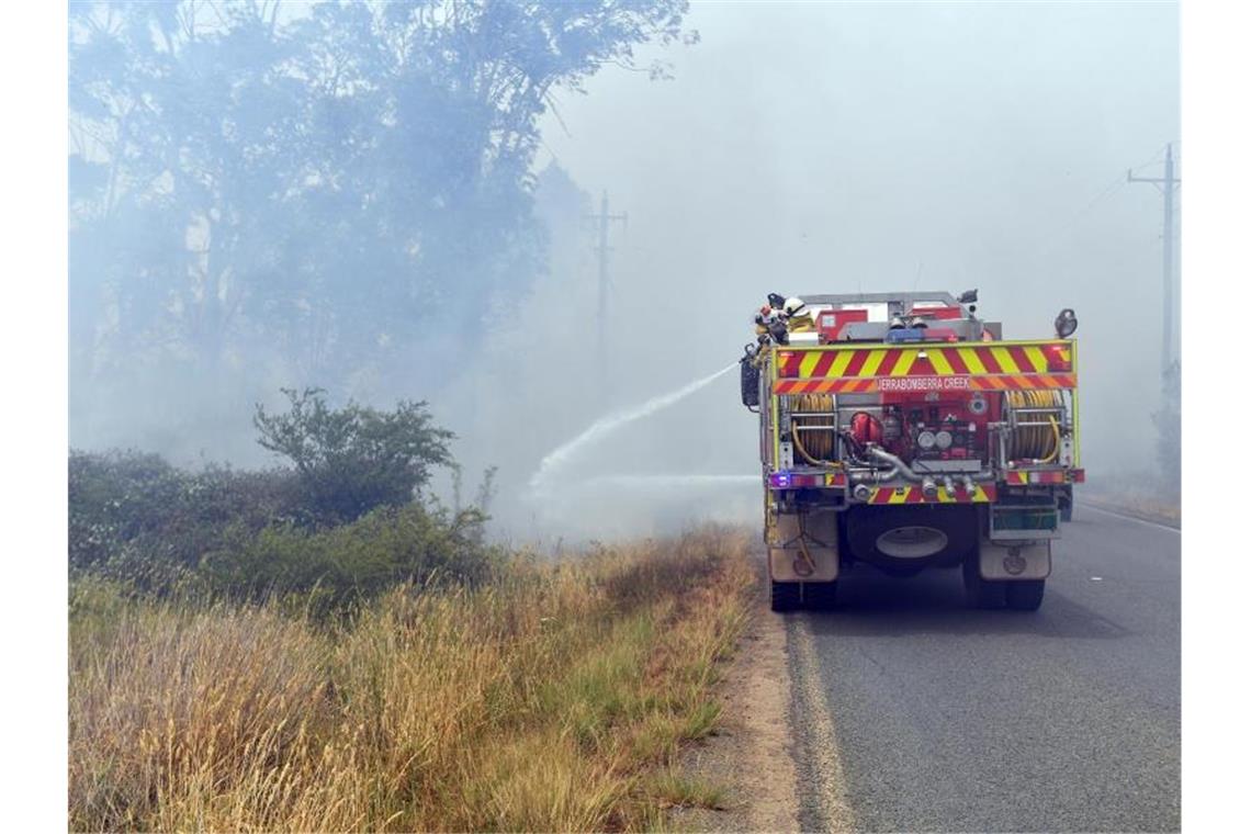 Australiens Feuer-Krise: Drei Tote bei Löschflugzeug-Crash Die Buschbrände in Australien halten an. Foto: Mick Tsikas/AAP/dpa