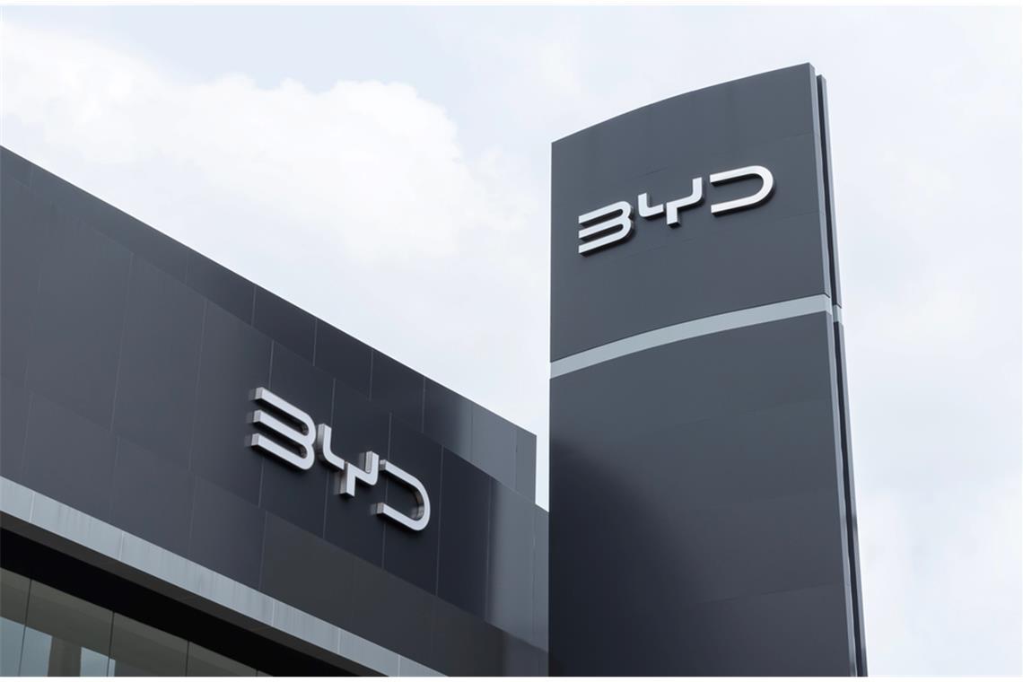Warum fällt die BYD-Aktie? Die BYD-Aktie verliert rund 66 % an Wert, doch was steckt dahinter? Preiskrieg in China, schwache Nachfrage, Ermittlungen und Bonusaktien im Überblick.
